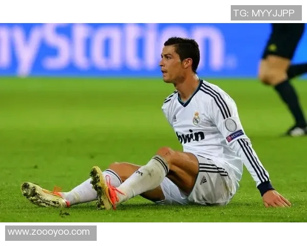 皇马惨遭蹂躏！在欧冠小组赛中遭遇惨败，球迷呼吁换帅！